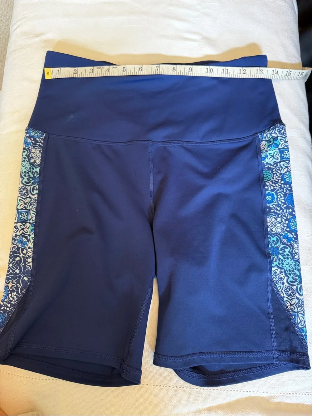 GAIAM Navy Blue & White Printed Athletic Top & Boy Shorts